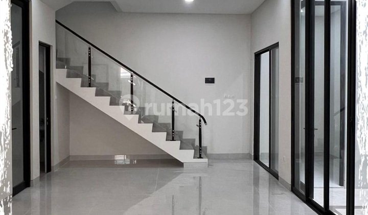 Dijual Rumah di Dian Istana Wiyung Surabaya