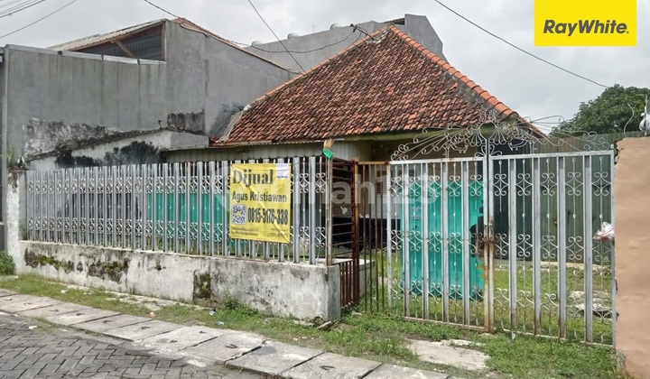 Dijual Rumah Hitung Tanah SHM di Jalan Putro Agung Surabaya 1