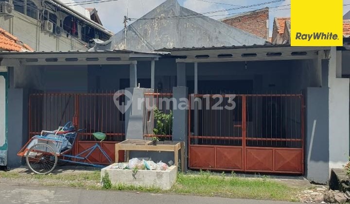 For Sale House on Jalan Bratang Binangun Surabaya 1