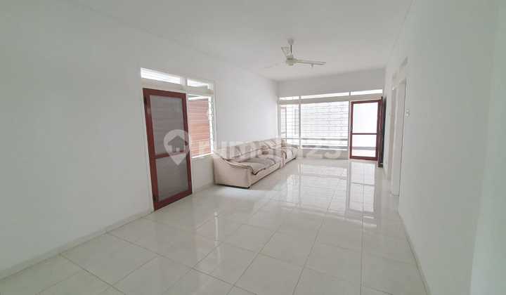 Disewakan Rumah Siap Huni di Darmo Permai Selatan Surabaya Disewakan Rumah Siap Huni di Darmo Permai Selatan Surabaya