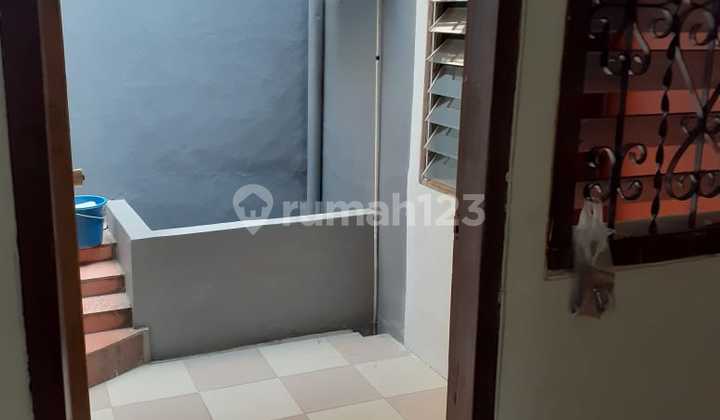 Rumah Cantik 2 Lantai Siap Huni Lokasi Strategis di Tebet Kebon Baru, Jakarta Selatan 2