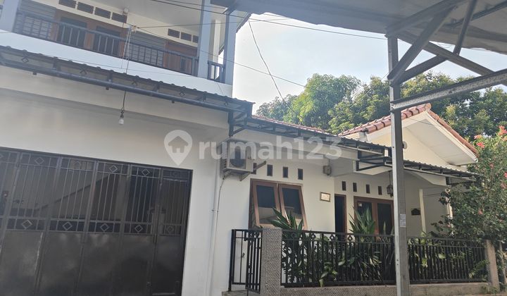 Quick Sale! 2-Storey Residential House and Fully Occupied 5-Door Rentals in Cibubur, East Jakarta Quick Sale! 2-Storey Residential House and Fully Occupied 5-Door Rentals in Cibubur, East Jakarta