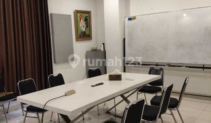 Gedung Kantor Minimalis, Bagus di Menteng, Jalan Lebar, Modern, Strategis