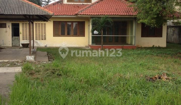 House with Large Land, Strategic Location in Kebon Jeruk Raya, West Jakarta House with Large Land, Strategic Location in Kebon Jeruk Raya, West Jakarta