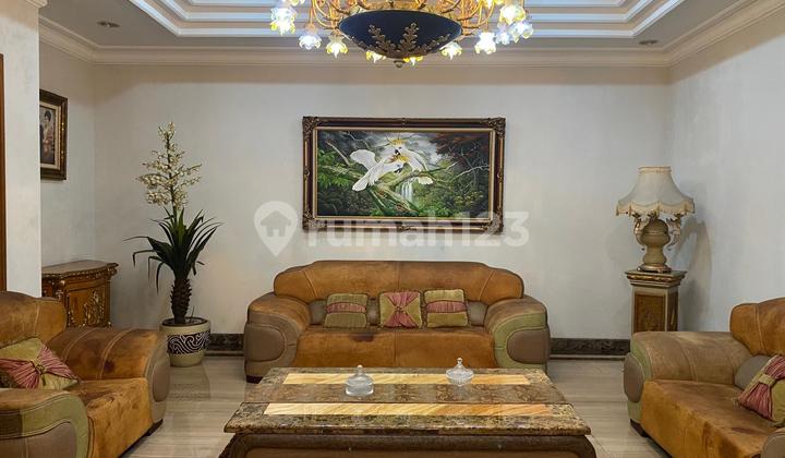 Luxury Classic Modern House for Sale in Menteng, Central Jakarta, Elite Expatriate Area, Next to Artist Nia Rahmadani's House 2