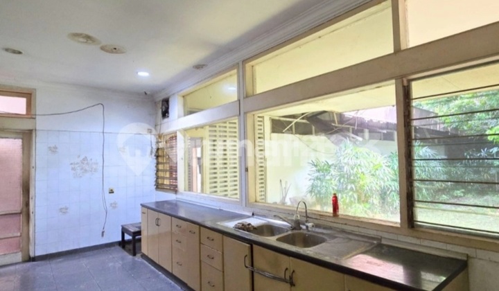 Dijual Rumah Harga Murah di Bawah NJOP Pool di Kemang Utara Tanah Kotak