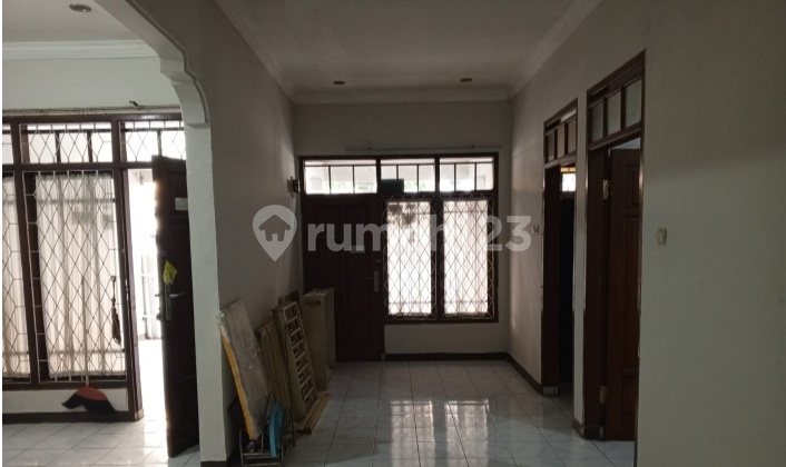 Di Jual Rumah 2 Lantai Cakep Bersih di Margahayu Raya 2