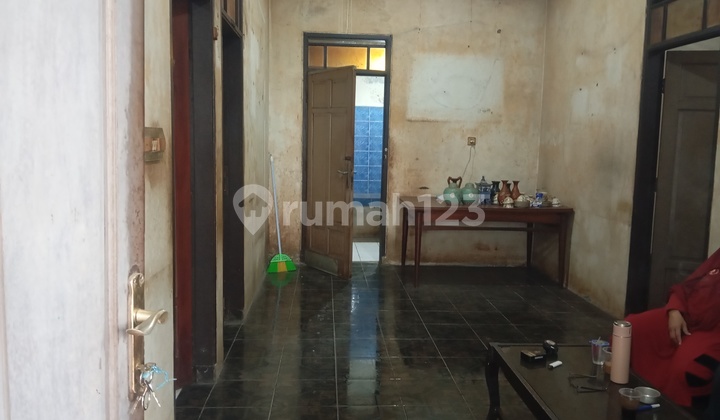 Di Jual Rumah Lama Hoek di Riung Bandung