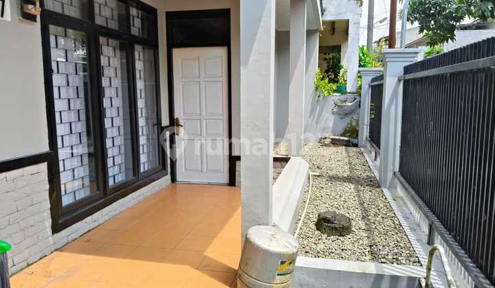For Rent: 2-Story Corner House in Margahayu Raya 2