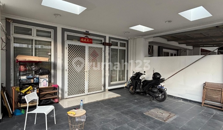 Rumah Siap Huni Ditaman Palem Jakarta Barat Rumah Siap Huni Ditaman Palem Jakarta Barat