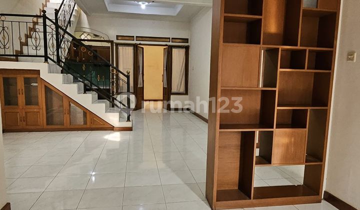 For sale in the Panorama Parahiyangan Arcamanik complex at 922 Ah. Nasution Street, Antapani Wetan, Antapani, Bandung City, West Java, Indonesia, 40291, Arcamanik with a good SHM house. 2