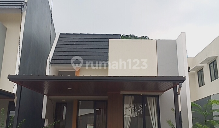 Rumah minimalis pinggir jalan raya 2 lantai di Parung, Bogor 1