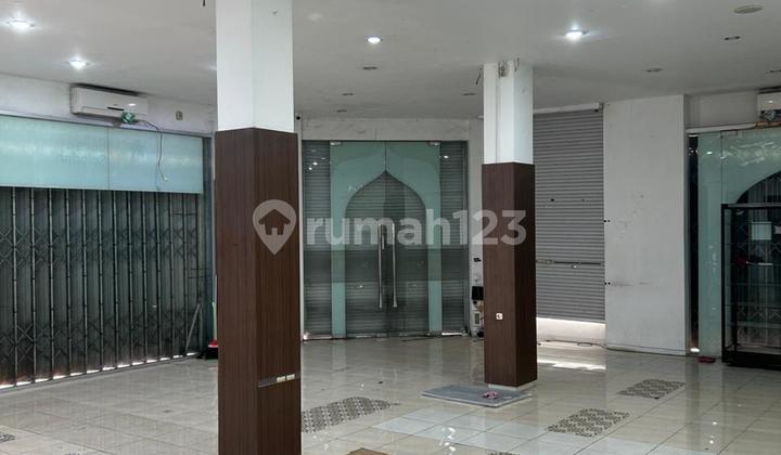 3-Story Hook Ruko in the Heart of Malang City