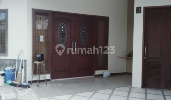 Rumah Besar Dekat Fasilitas Pendidikan dan Pusat Kota SHM 2