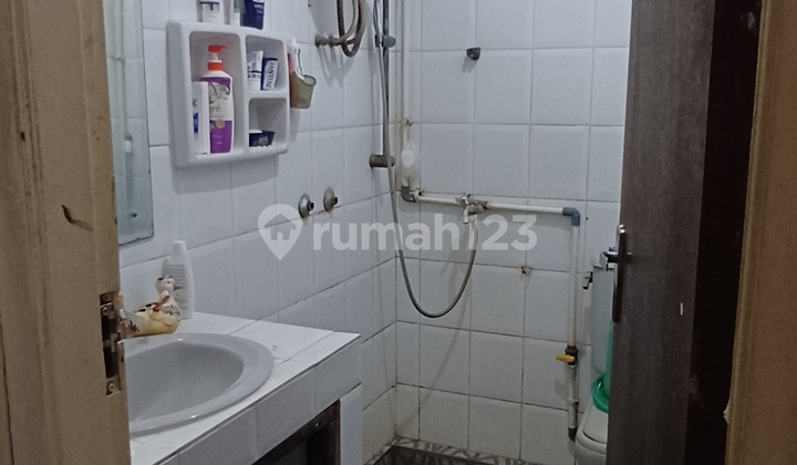 Strategic Old House in Central Jakarta 2