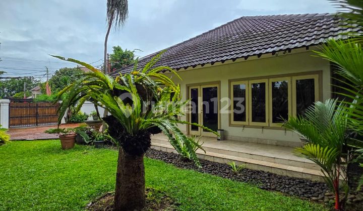 Rumah Siap Huni Halaman Luas Posisi Hook Kolam Renang Lokasi Strategis Jakarta Selatan Rumah Siap Huni Halaman Luas Posisi Hook Kolam Renang Lokasi Strategis Jakarta Selatan