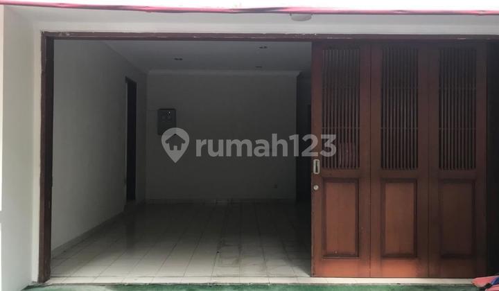 Luxurious Good House Wide Yard Large Swimming Pool in the Middle of Antasari City South Jakarta 2