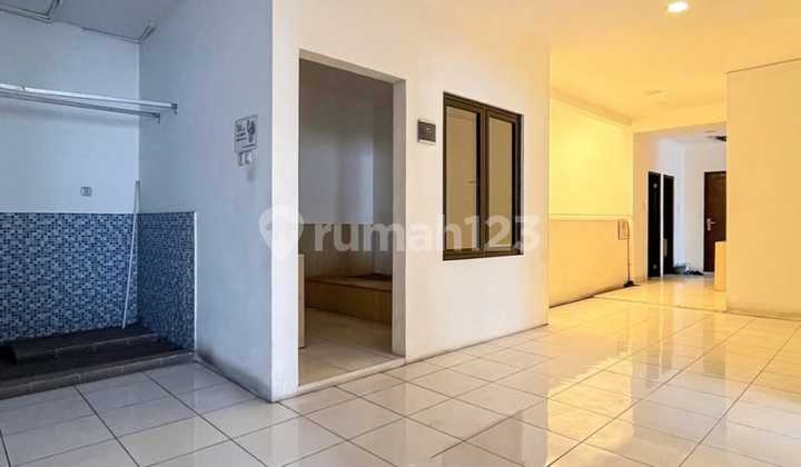 3-Storey Boarding House by the Roadside in Tebet, South Jakarta 2