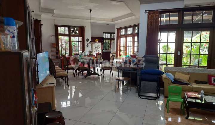 Wide Yard House in Mampang Prapatan, South Jakarta 2