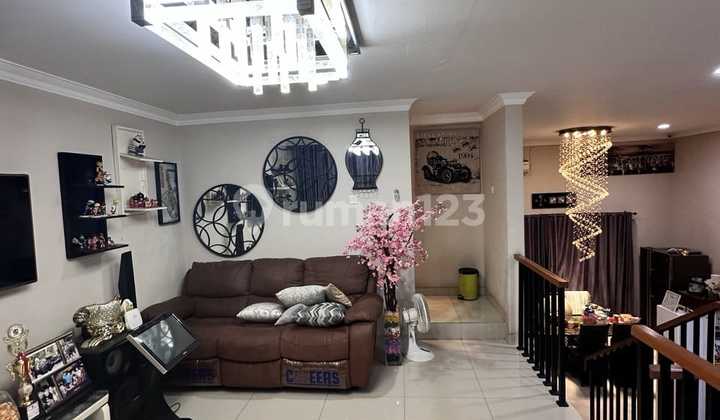 Fully Furnished Hook House in Water Spring Grand Wisata Bekasi 2