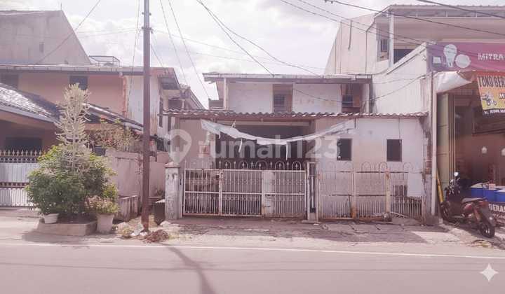 Rumah Tua Hitung Tanah Pinggir Jalan Raya Duren Sawit Jaktim