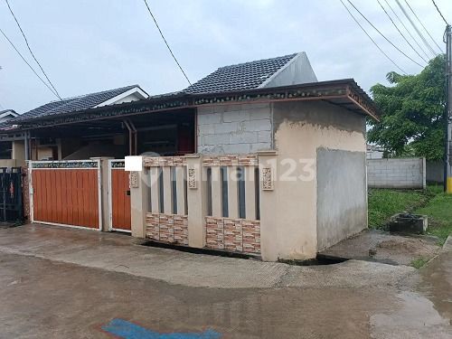 Hook house in Taman Satria Indah housing, North Tambun, Bekasi 2