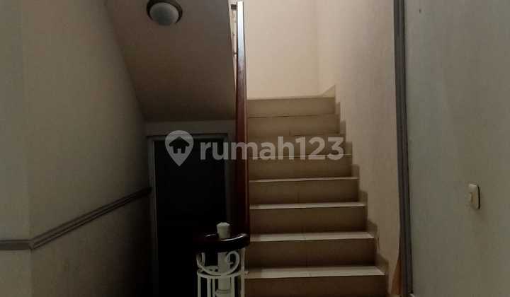 Hook House in Cipinang Indah Complex, East Jakarta 2