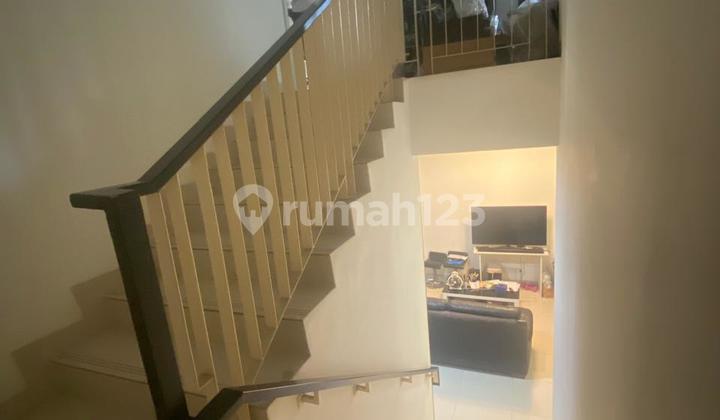 Dijual Murah Rumah Hoek 2 Lantai di The Riviera, Metland Puri 2