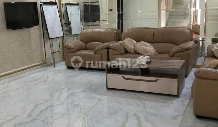 Rumah Hoek Fortune Bellezza Graha Raya Balkon Rumah Hoek Fortune Bellezza Graha Raya Balkon