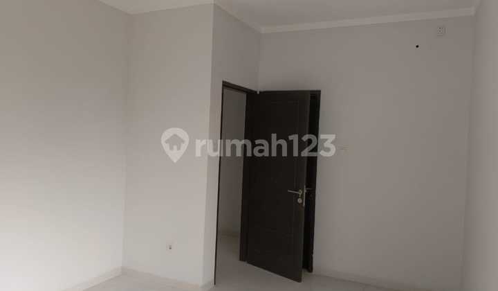 Rumah New Eldora Graha Raya Tidak Banjir 2 Lantai Rumah New Eldora Graha Raya Tidak Banjir 2 Lantai