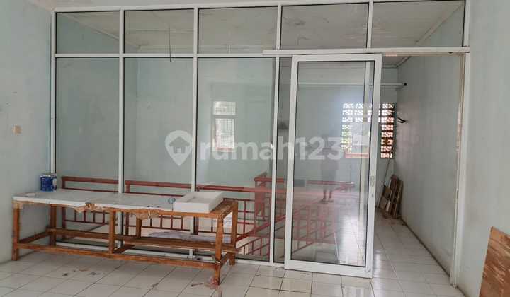 Graha Raya Shop House for Rent, Strategic Location, Bustling Area, Suitable for Culinary Business 2