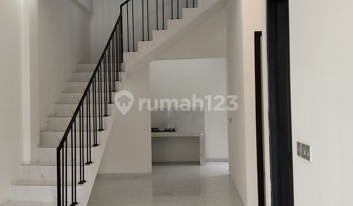 Beautiful House Already Renovated Lestari Cottage 2 Floors Ciledug 2