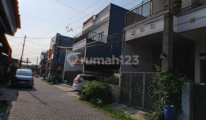 Ready-to-Occupy House in a Strategic Location for Sale, Negotiable, Good House with SHM in Cipondoh 2