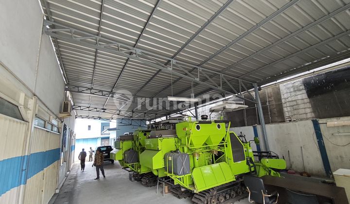 Warehouse. Strategically Located in Front of the Main Road and Ready-to-Use Business Space in Cipondoh 1081.0 m² with SHM Certificate.