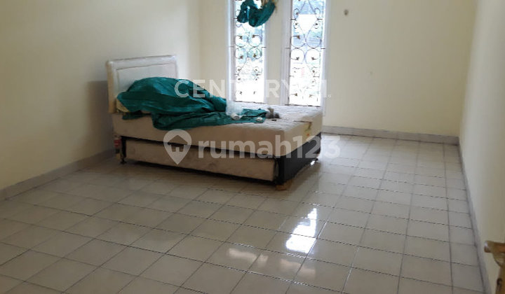 Rumah Luas Kompleks Tropikana Jababeka.  2