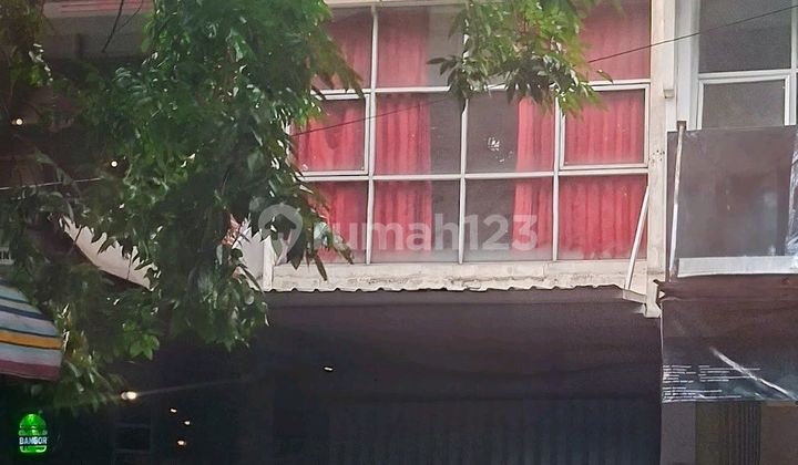 For Rent Commercial Area Shop House, Suitable for Various Businesses. Well-Maintained Shop House Ready for Use. *Nginden Semolo*