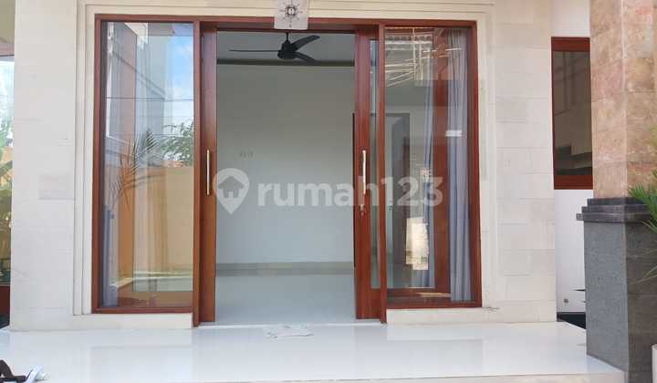 Disewakan Rumah Baru Asri dan Nyaman Lokasi Penyaringan Sanur 2