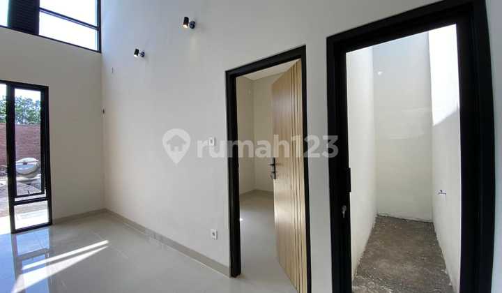 Rumah Bagus SHM Manahan, Solo dijual mewah