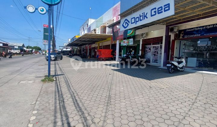 For Rent 2-Story Shop House in Mojokerto Shopping Area