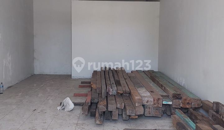 1-Story Shophouse for Sale in Mojowarno Area, Jombang. 2