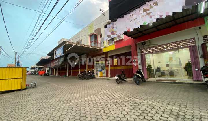 For Sale 2-Story Shophouse in Mojokerto Area For Sale 2-Story Shophouse in Mojokerto Area