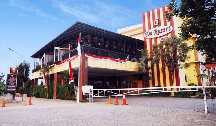 Selling 3-Star Hotel, located in Mojokerto City