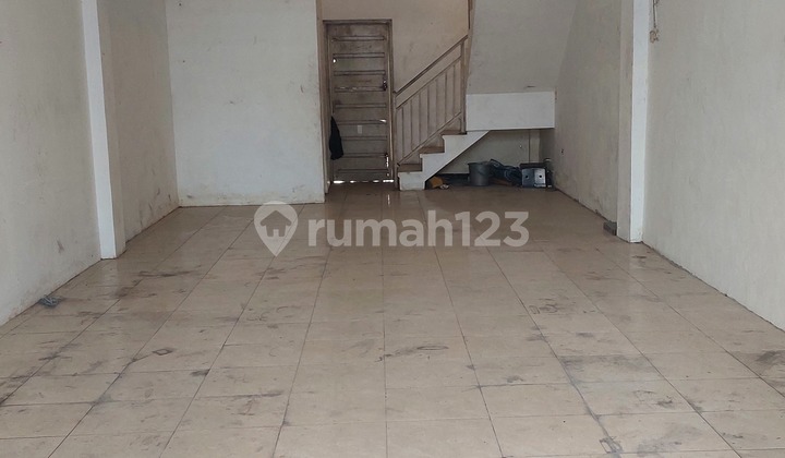 For Rent 2-Story Shop House In The Center Of Mojokerto City.