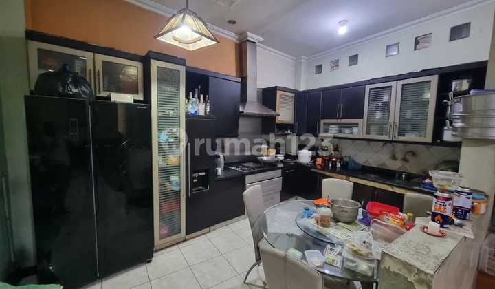 For Sale 3-Story Shop House in Strategic Area of Mojokerto City