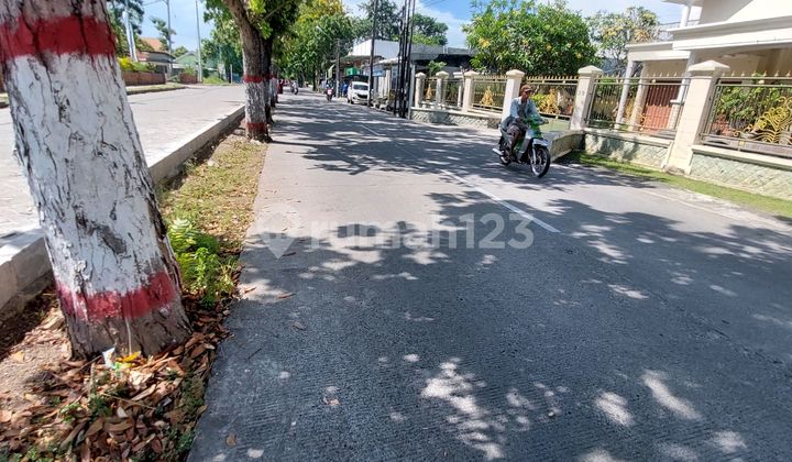 For Rent 3-Story Shop House in Front of Modern Market Mojokerto