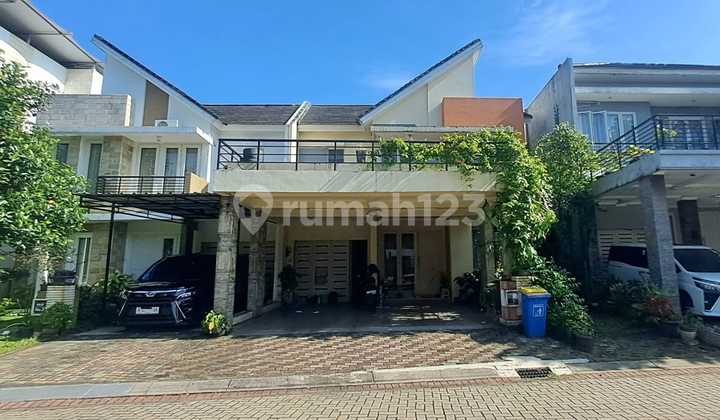 Rumah Mewah Siap Huni dengan Suasana Tenang di BSD Rumah Mewah Siap Huni dengan Suasana Tenang di BSD