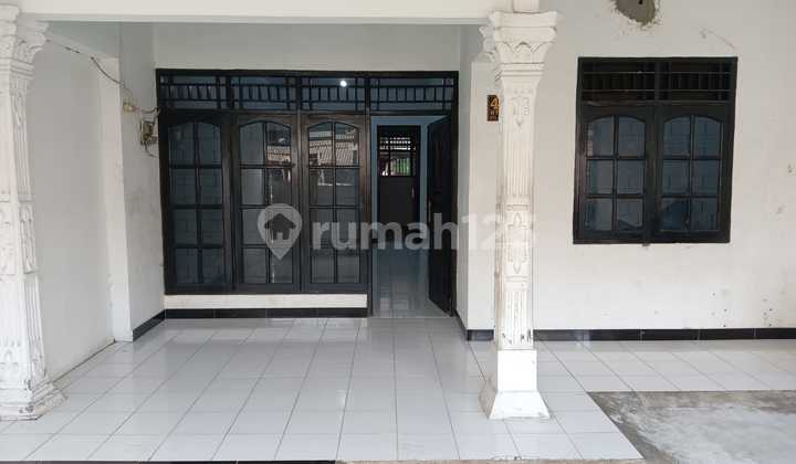 For Rent House on Madrasah Street, Kebon Jeruk, West Jakarta 2
