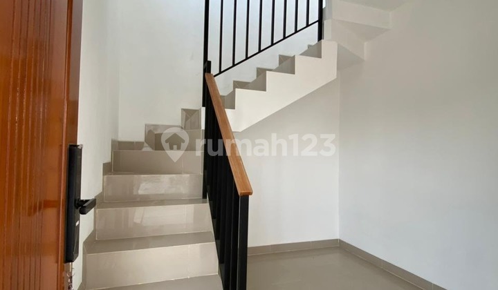 Dijual Rumah Murah 2 Lantai Mewah Letak Strategis