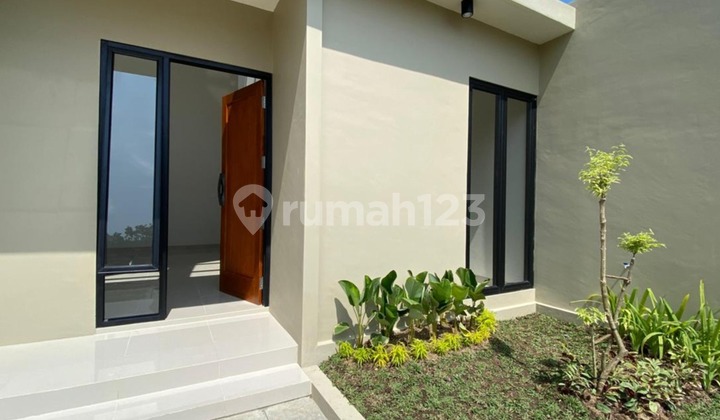 Modern Design 1-Story Exclusive House Near UNS 2