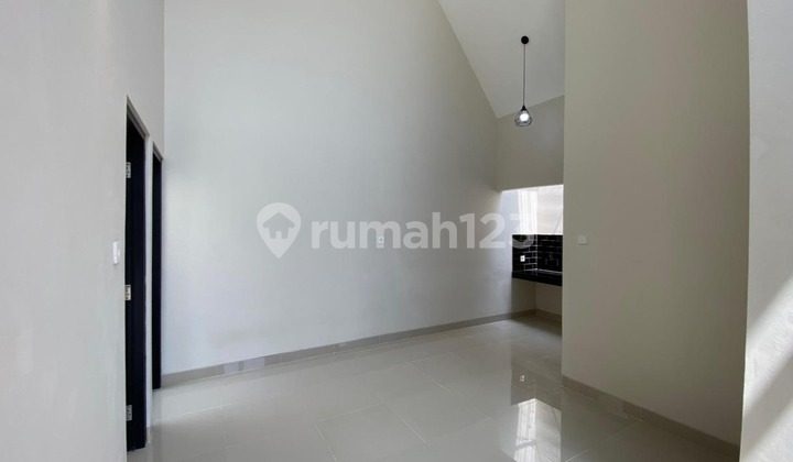 Exclusive House Near UNS Strategic Location